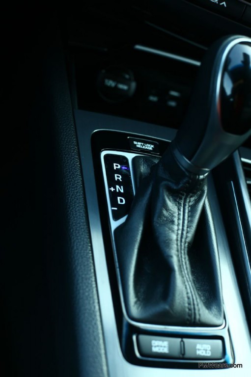 2017 Genesis G80 Image 41