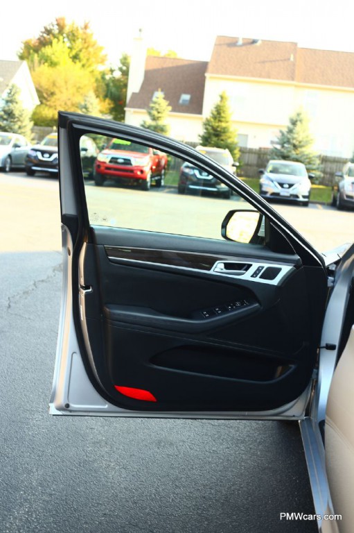2017 Genesis G80 Image 44