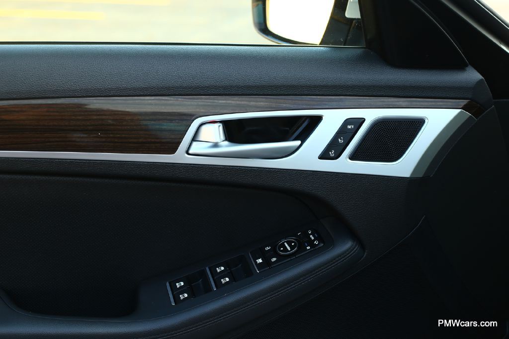 2017 Genesis G80 Image 45