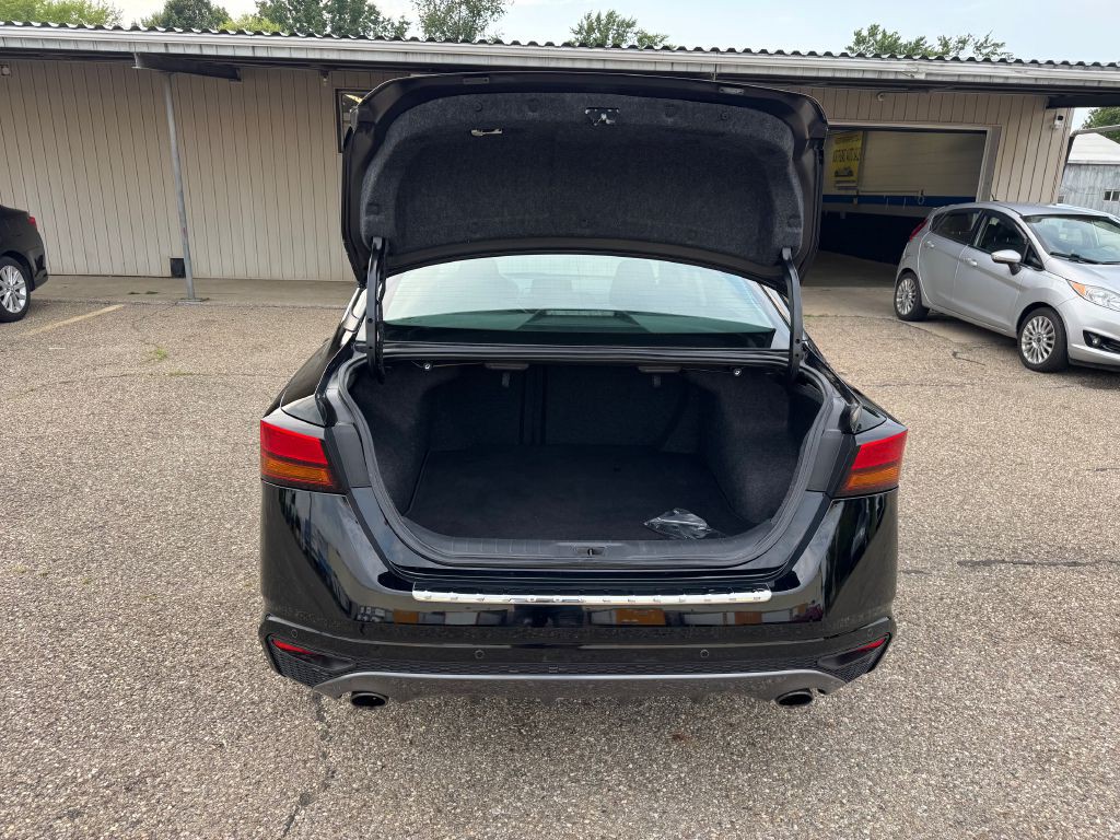 2022 Nissan Altima Image 9