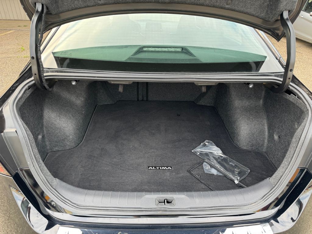 2022 Nissan Altima Image 10