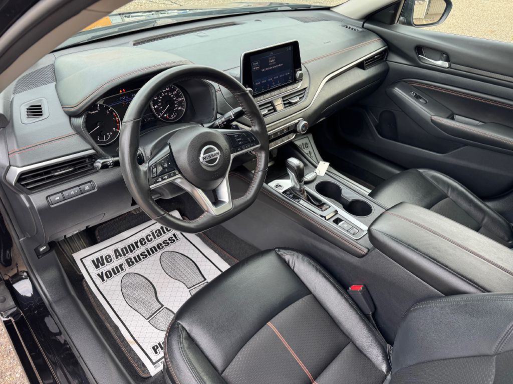 2022 Nissan Altima Image 17