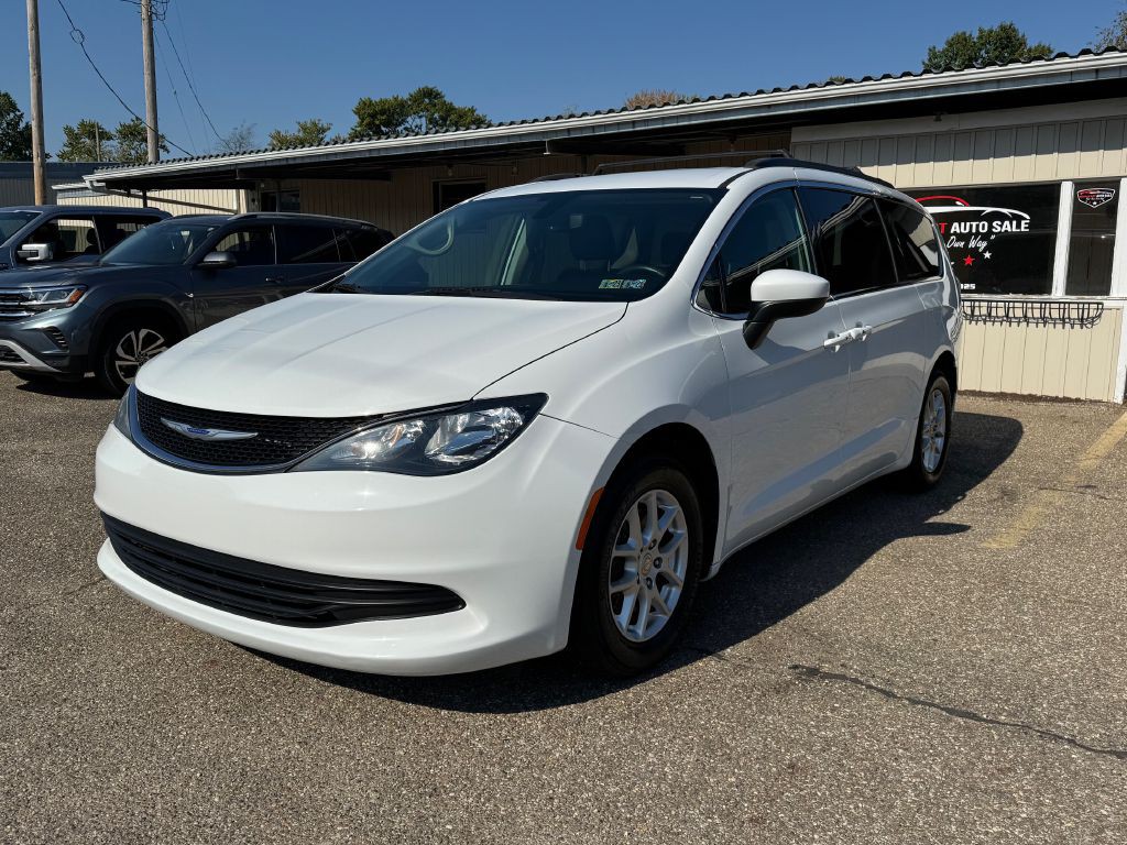 2020 Chrysler Voyager Image 1