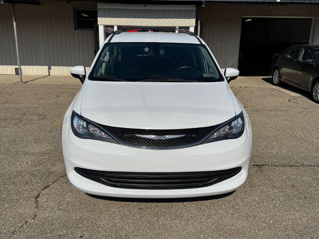 2020 Chrysler Voyager Image 2