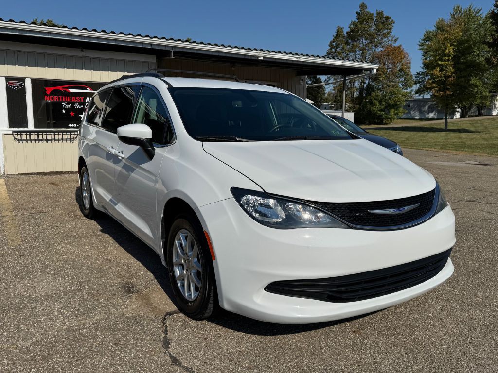 2020 Chrysler Voyager Image 3