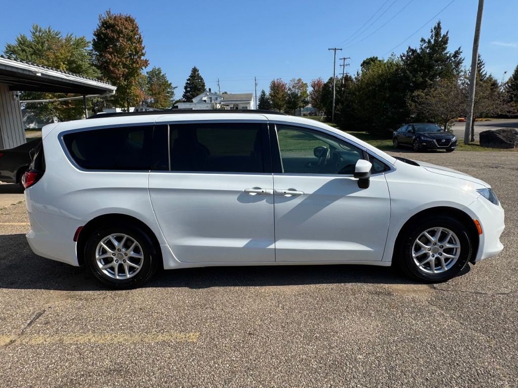 2020 Chrysler Voyager Image 4