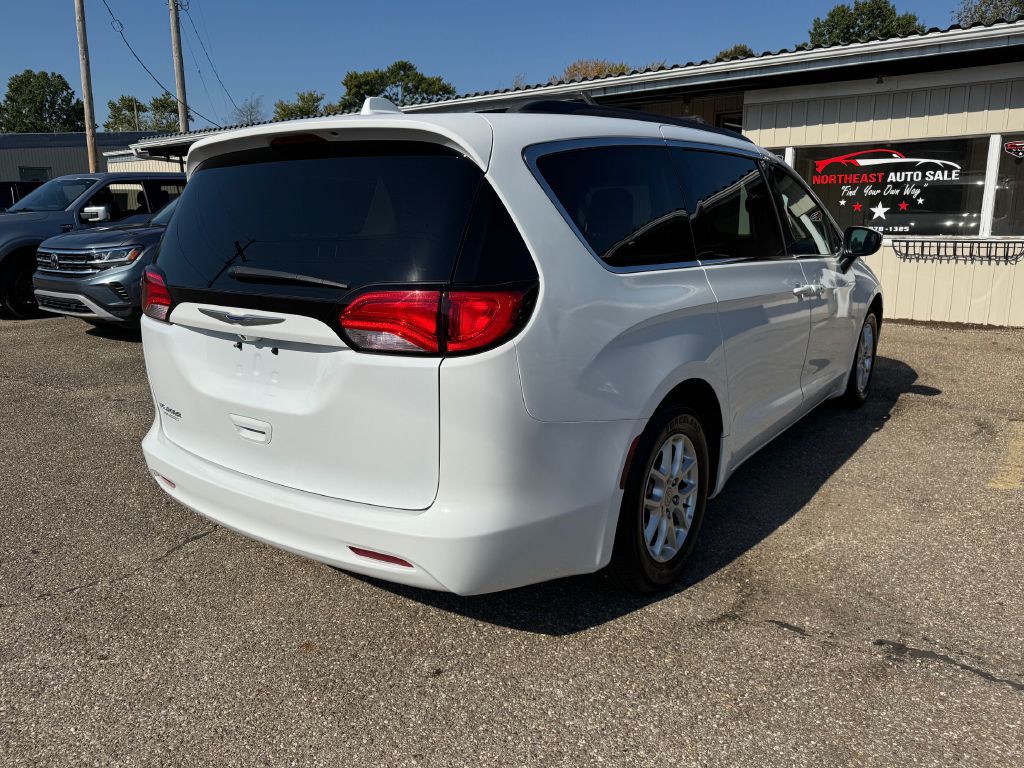 2020 Chrysler Voyager Image 6