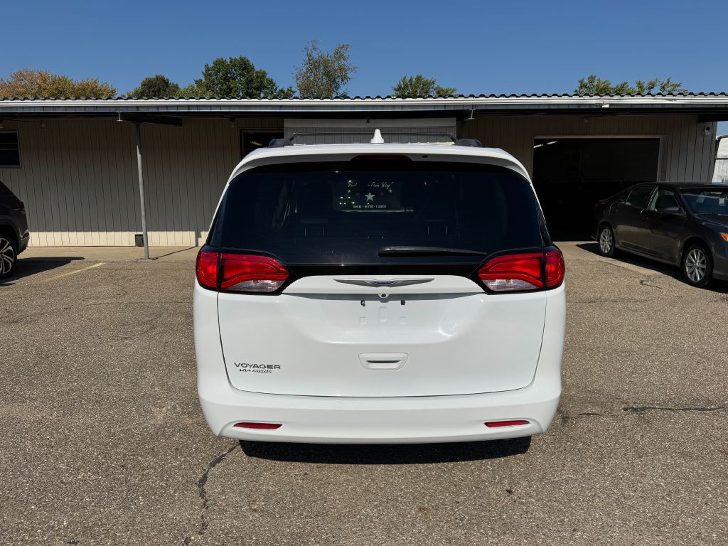 2020 Chrysler Voyager Image 7