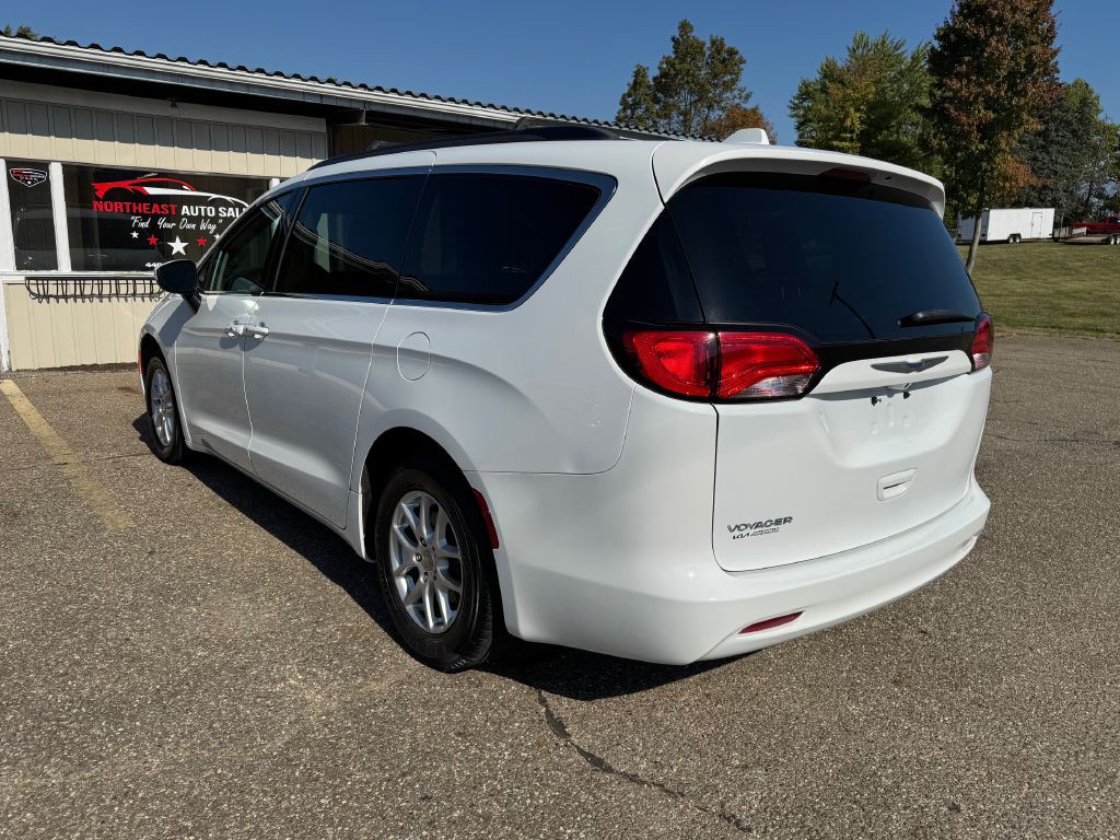 2020 Chrysler Voyager Image 8