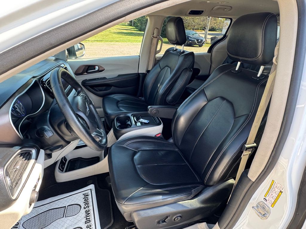 2020 Chrysler Voyager Image 10