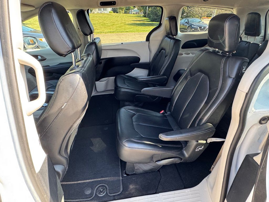 2020 Chrysler Voyager Image 11