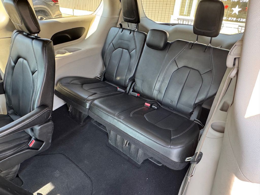 2020 Chrysler Voyager Image 13