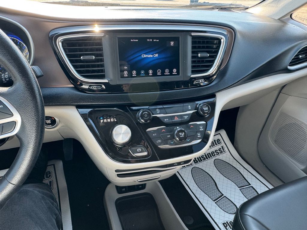 2020 Chrysler Voyager Image 19