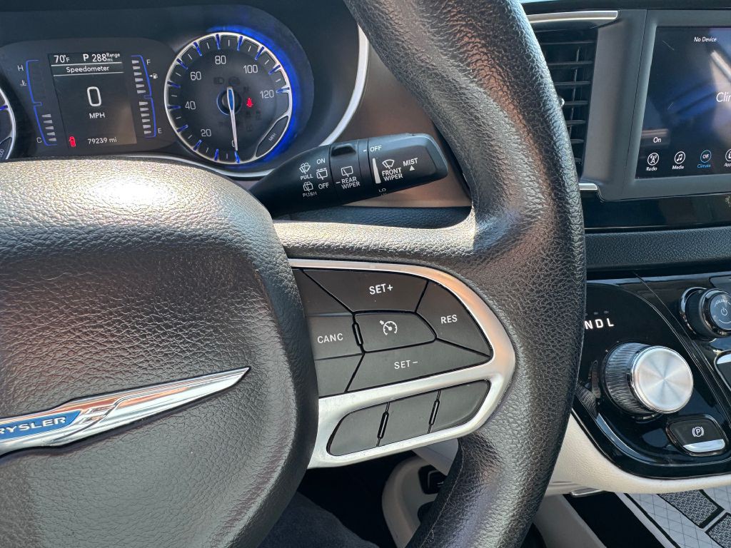2020 Chrysler Voyager Image 25
