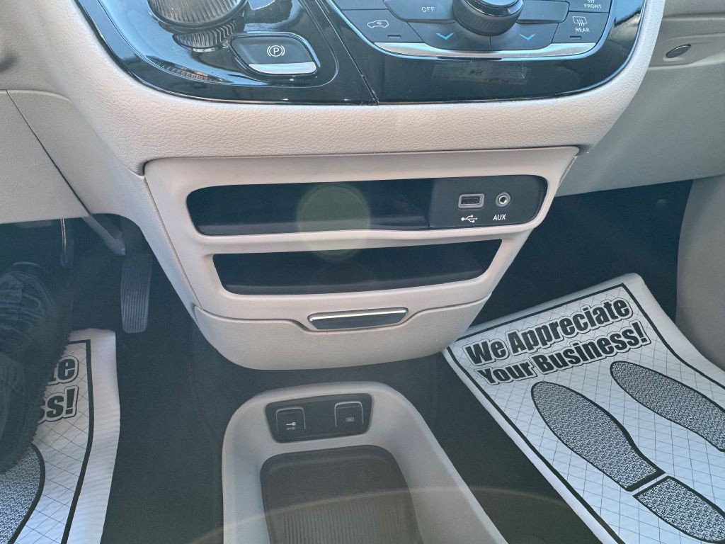 2020 Chrysler Voyager Image 28