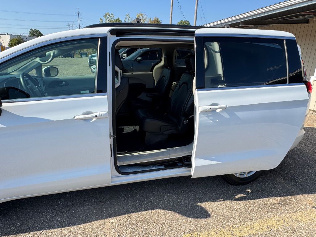 2020 Chrysler Voyager Image 34