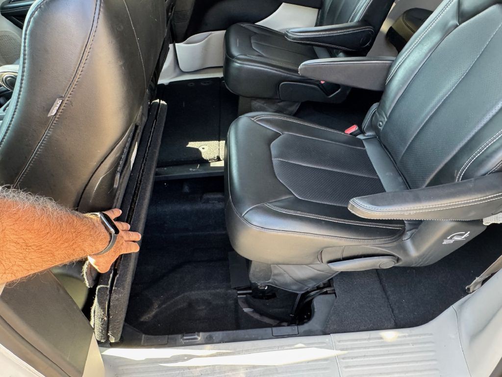 2020 Chrysler Voyager Image 37