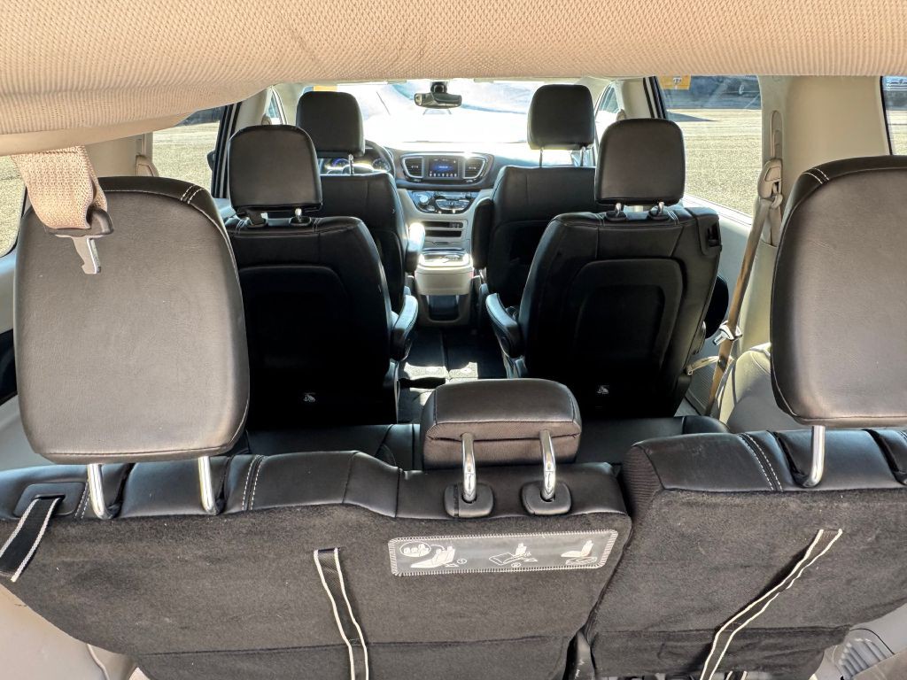 2020 Chrysler Voyager Image 39