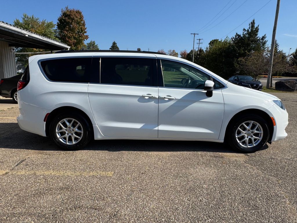 2020 Chrysler Voyager Image 50