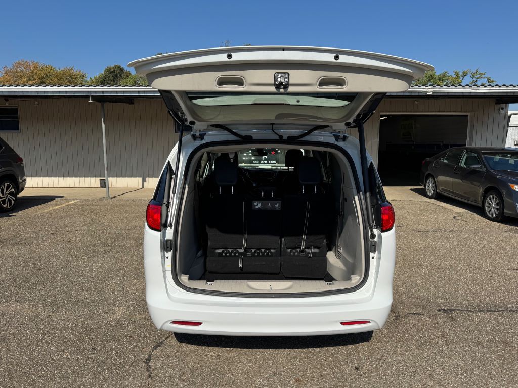 2020 Chrysler Voyager Image 57