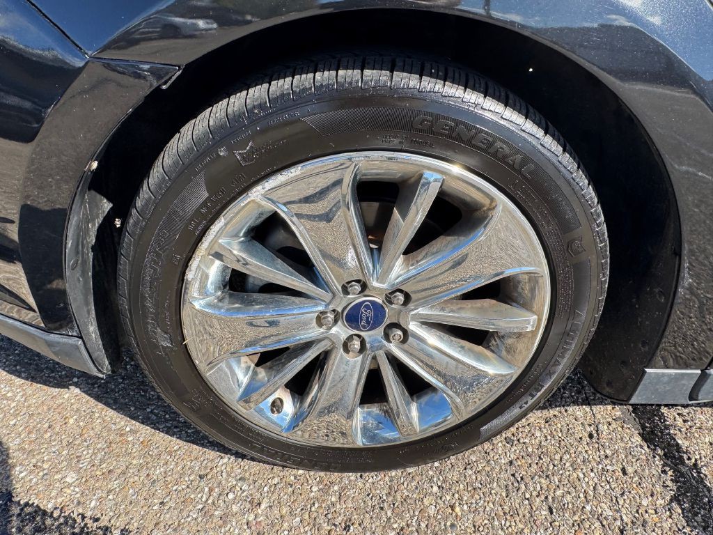 2012 Ford Taurus Image 17