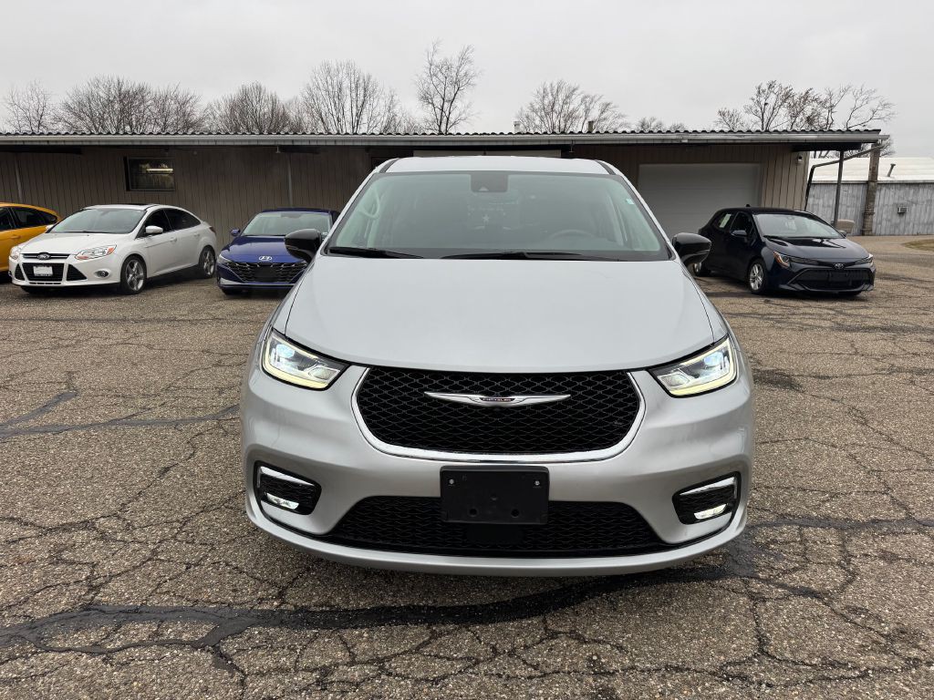 2024 Chrysler Pacifica Image 2