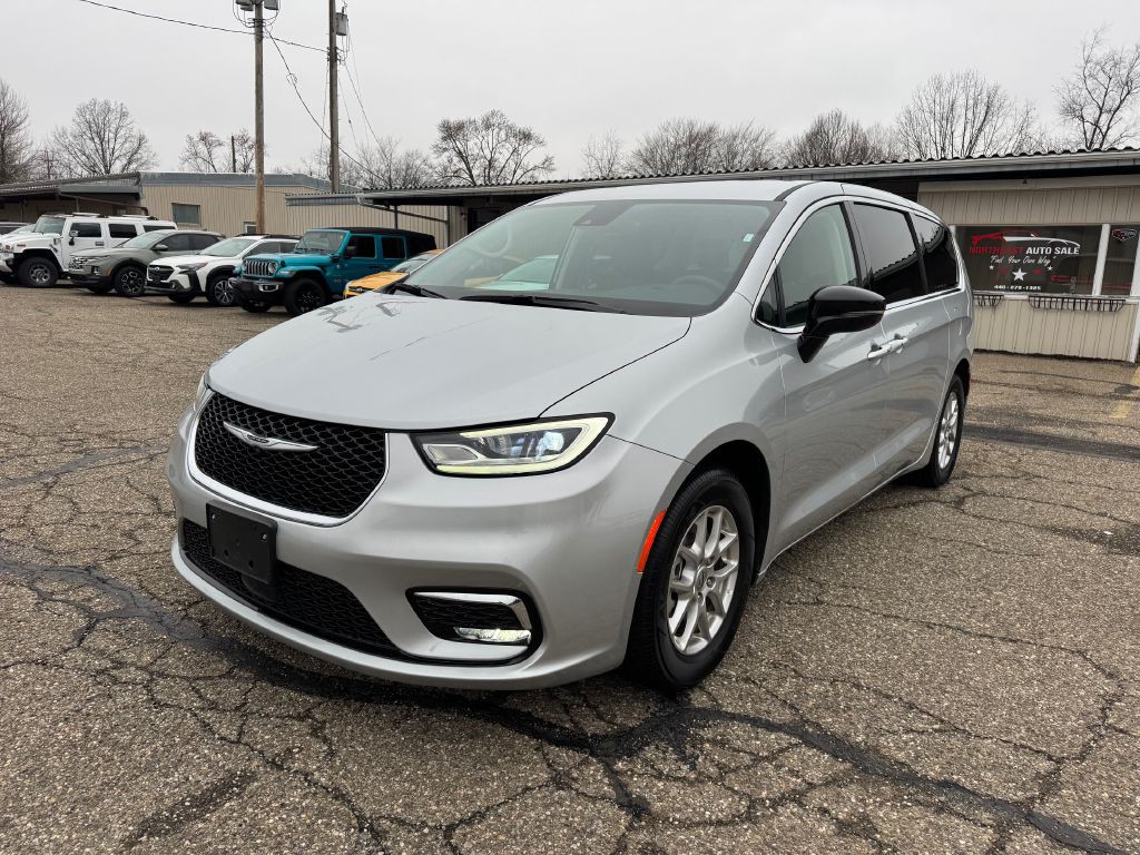 2024 Chrysler Pacifica Image 3