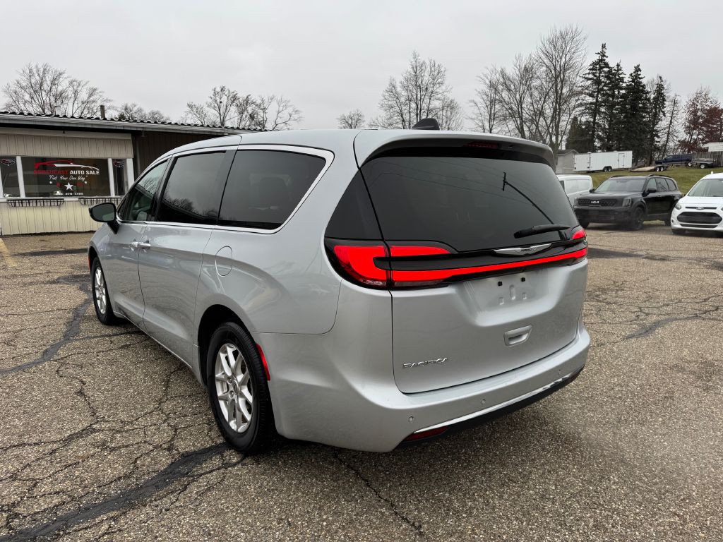 2024 Chrysler Pacifica Image 4