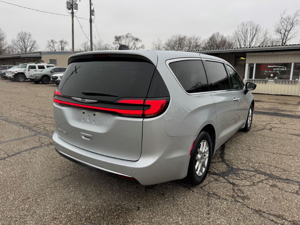 2024 Chrysler Pacifica Image 6