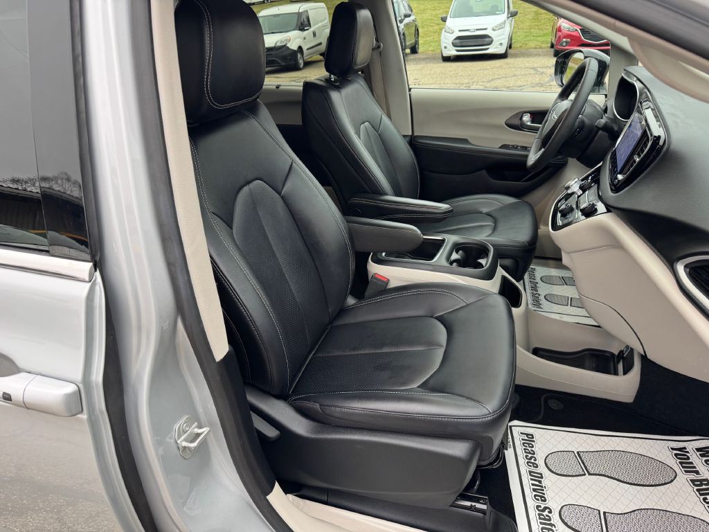 2024 Chrysler Pacifica Image 10