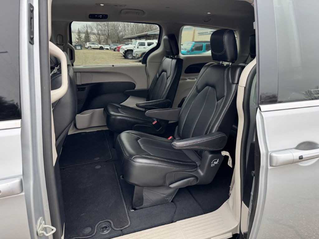 2024 Chrysler Pacifica Image 11