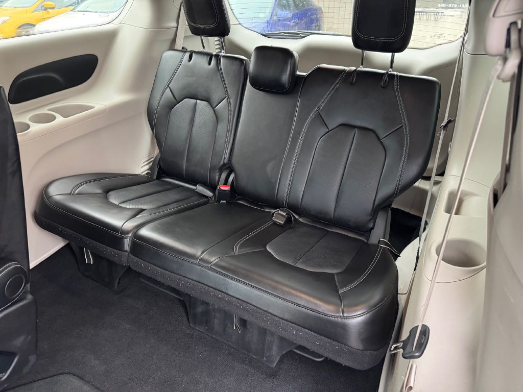 2024 Chrysler Pacifica Image 12