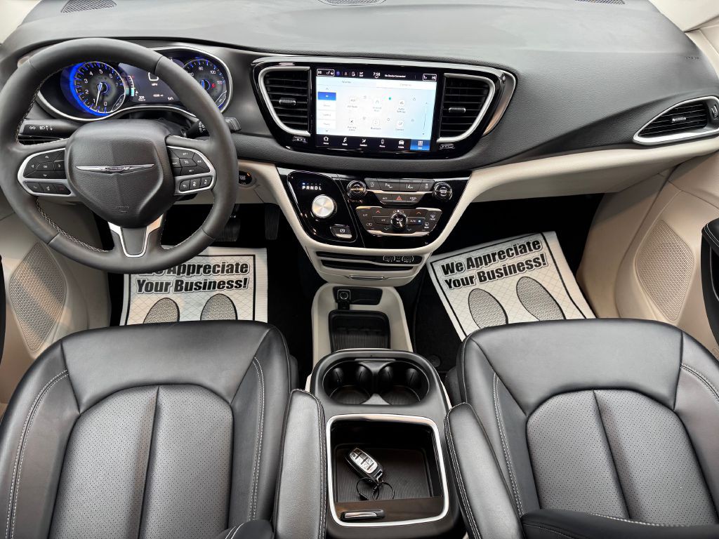 2024 Chrysler Pacifica Image 18