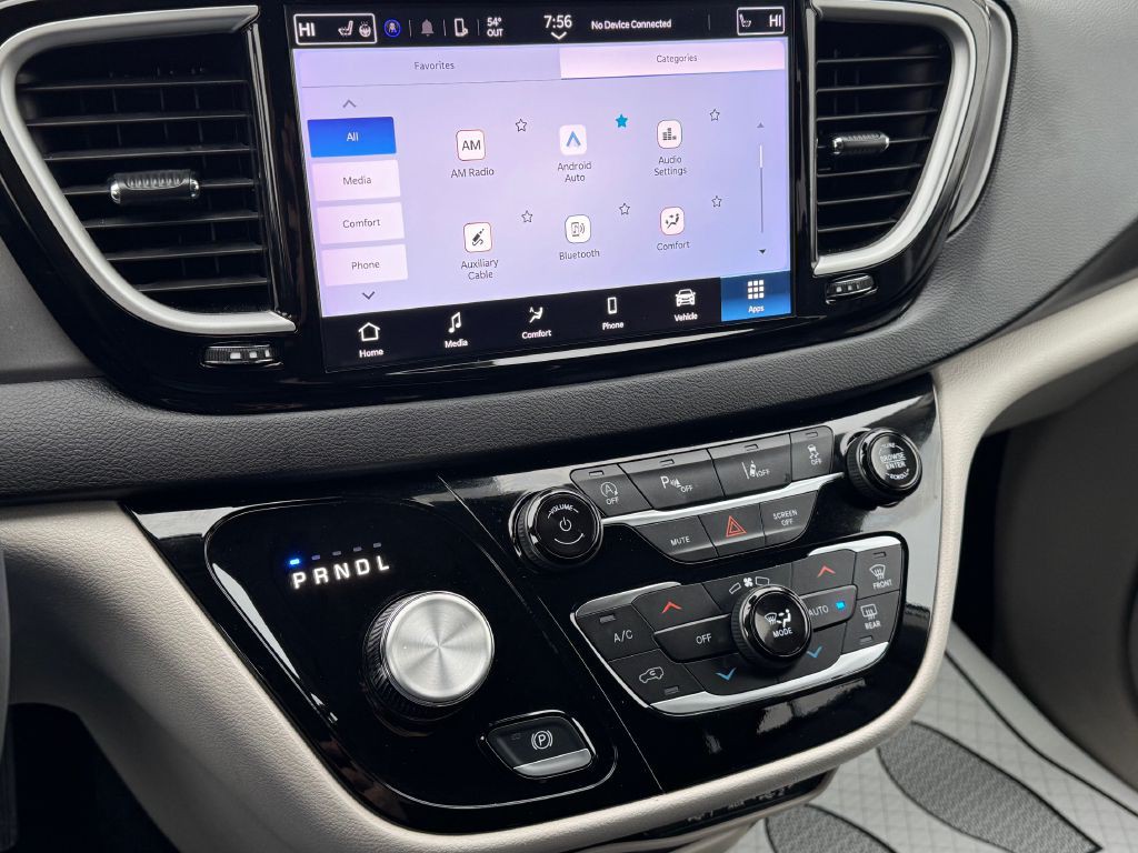 2024 Chrysler Pacifica Image 24