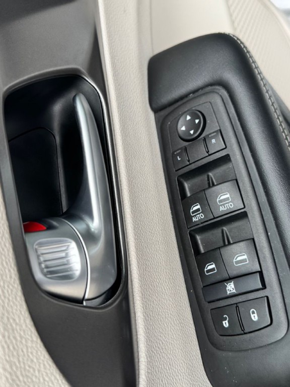 2024 Chrysler Pacifica Image 28