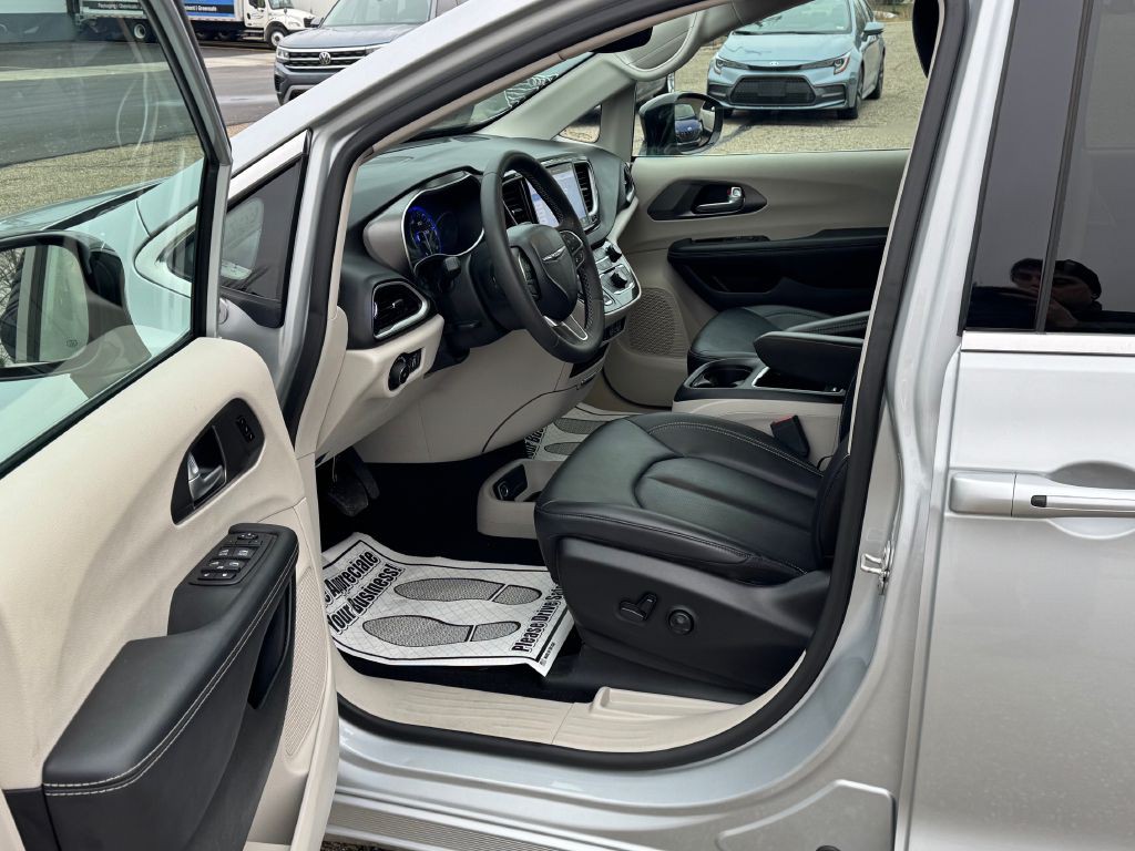 2024 Chrysler Pacifica Image 29