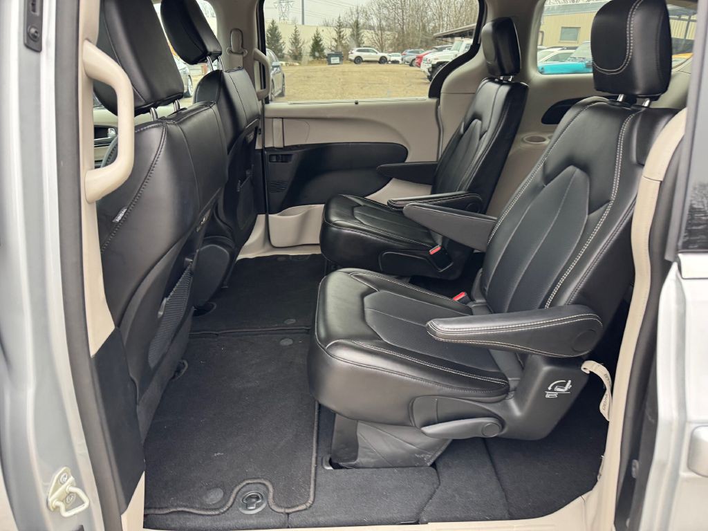 2024 Chrysler Pacifica Image 32