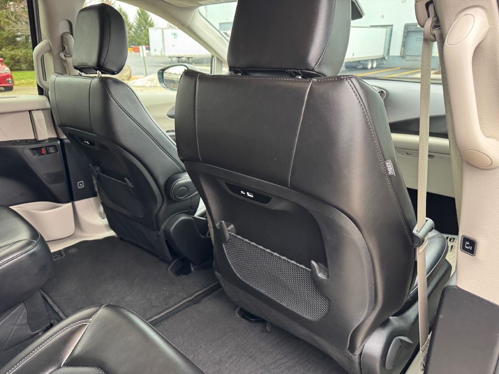 2024 Chrysler Pacifica Image 36