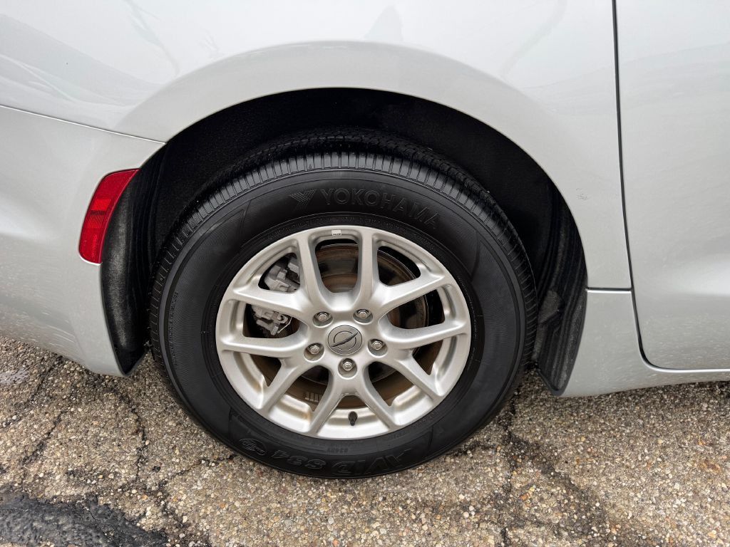 2024 Chrysler Pacifica Image 37