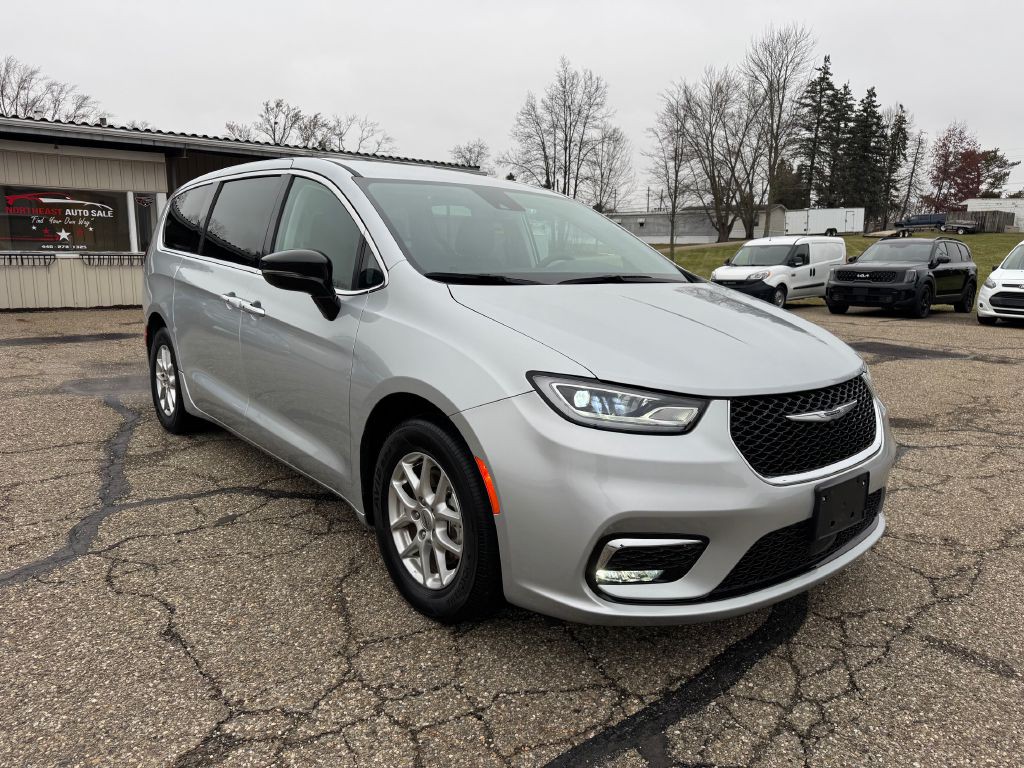 2024 Chrysler Pacifica Image 39