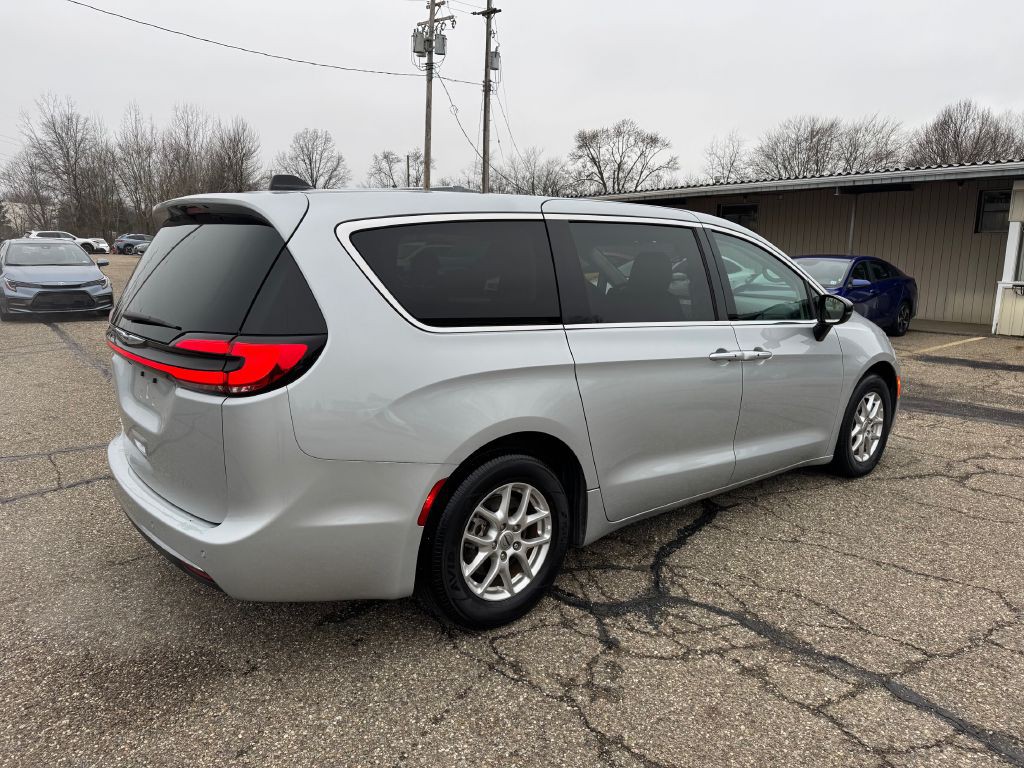 2024 Chrysler Pacifica Image 43