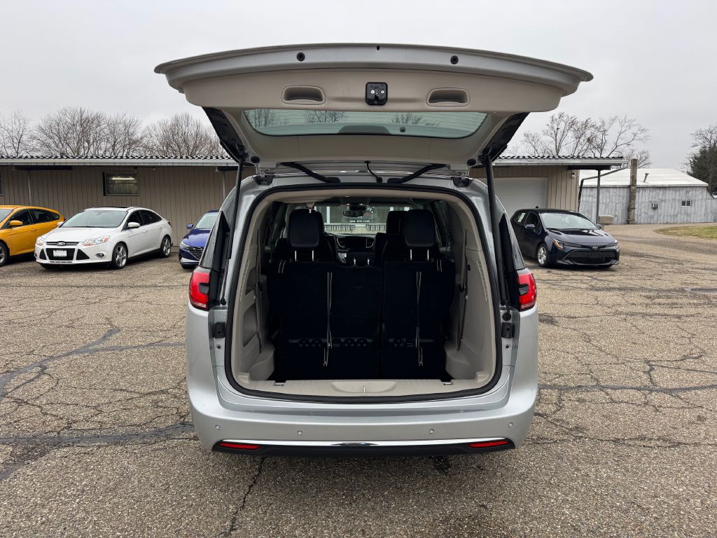 2024 Chrysler Pacifica Image 44