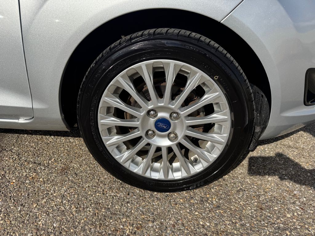 2015 Ford Fiesta Image 9