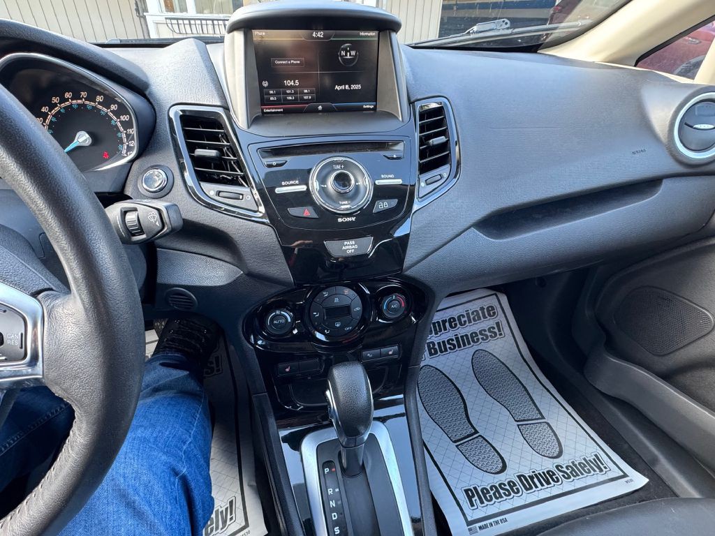 2015 Ford Fiesta Image 16