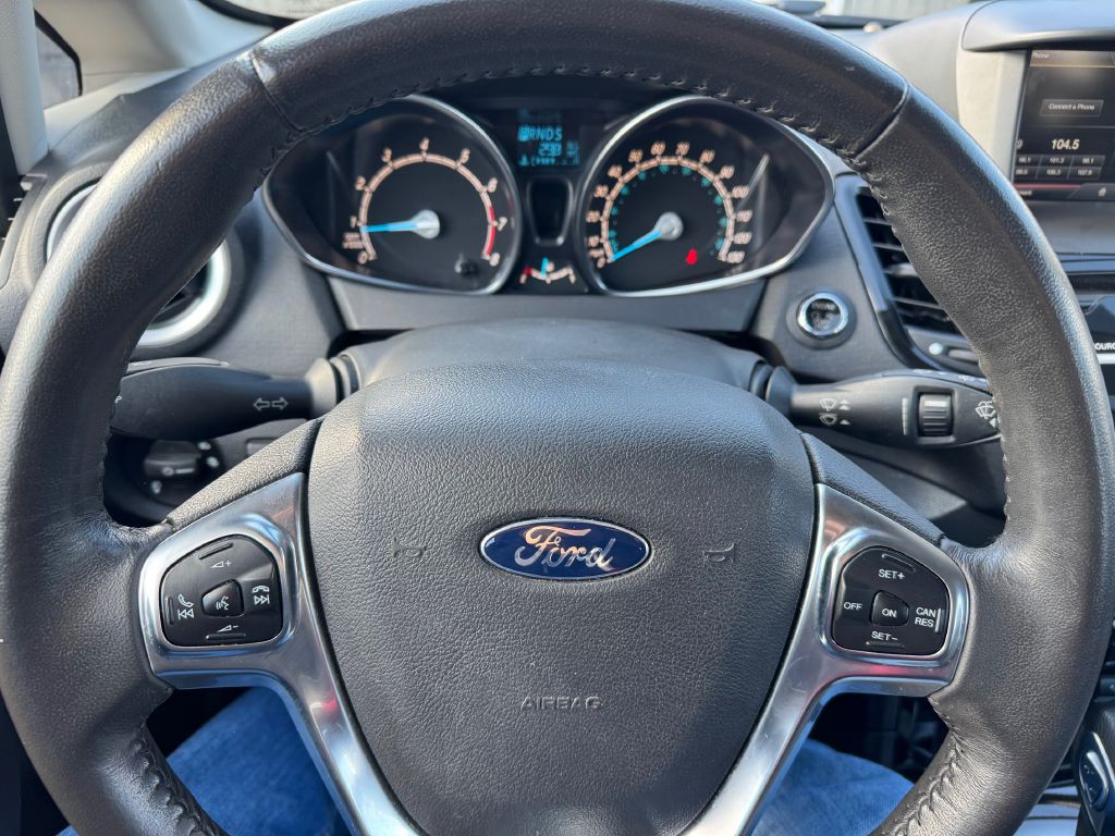 2015 Ford Fiesta Image 21