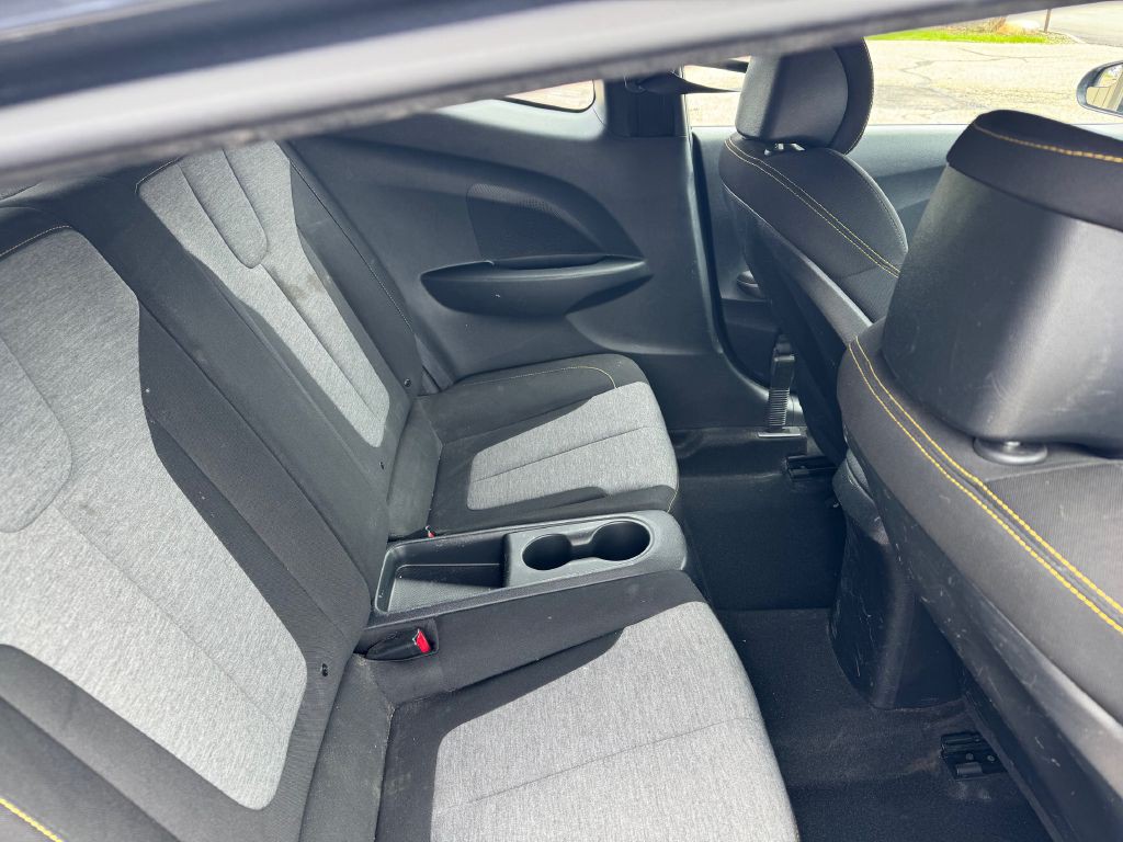 2019 Hyundai Veloster Image 12