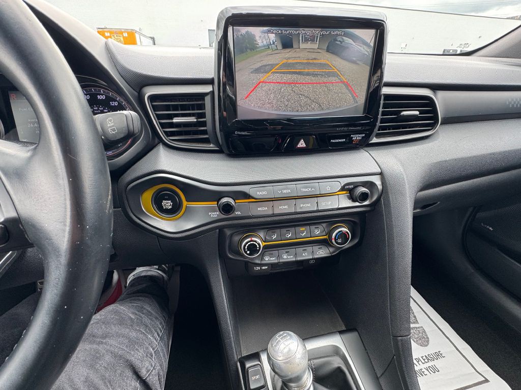 2019 Hyundai Veloster Image 16