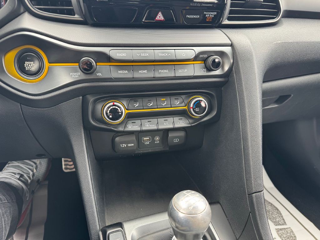 2019 Hyundai Veloster Image 17