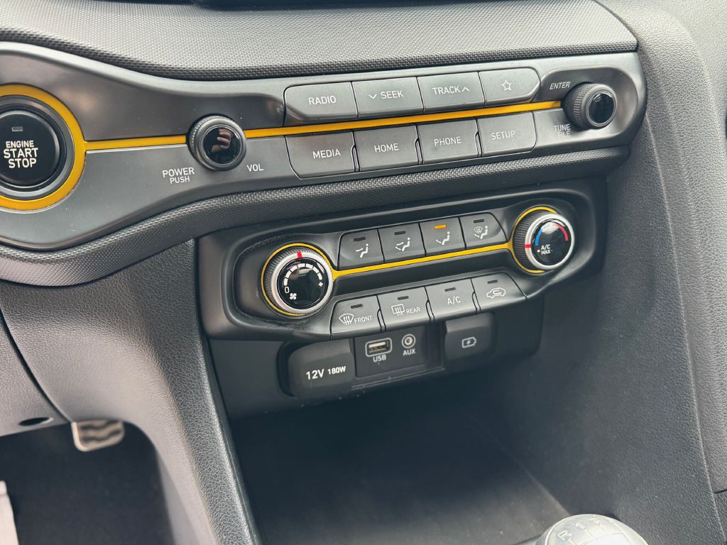 2019 Hyundai Veloster Image 21