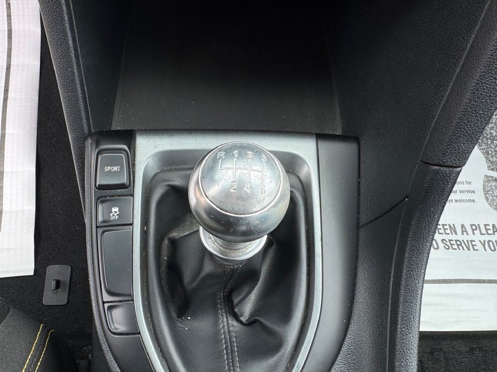 2019 Hyundai Veloster Image 28
